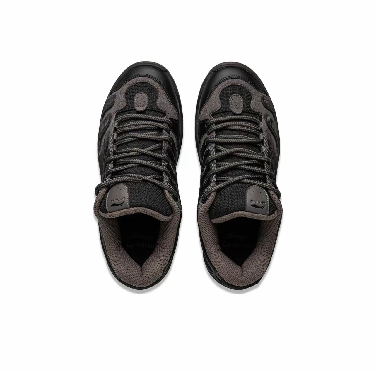 PLEASURES X LiNing pro 'Black Gray' - Kicksown winkel