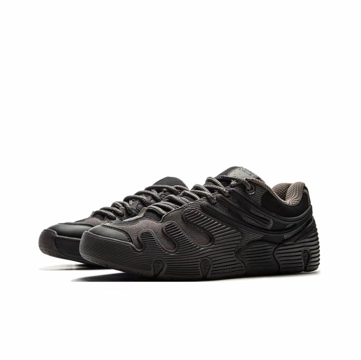 PLEASURES X LiNing pro 'Black Gray' - Kicksown winkel