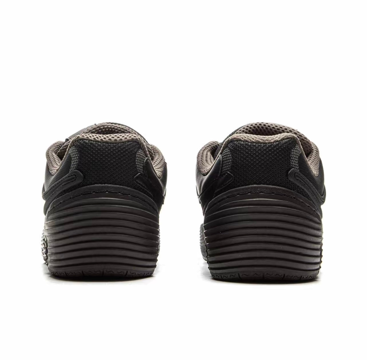 PLEASURES X LiNing pro 'Black Gray' - Kicksown winkel